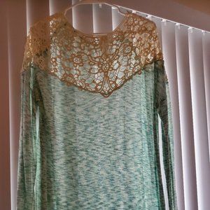 Women's Light Green/White Long Sleeve Tunic